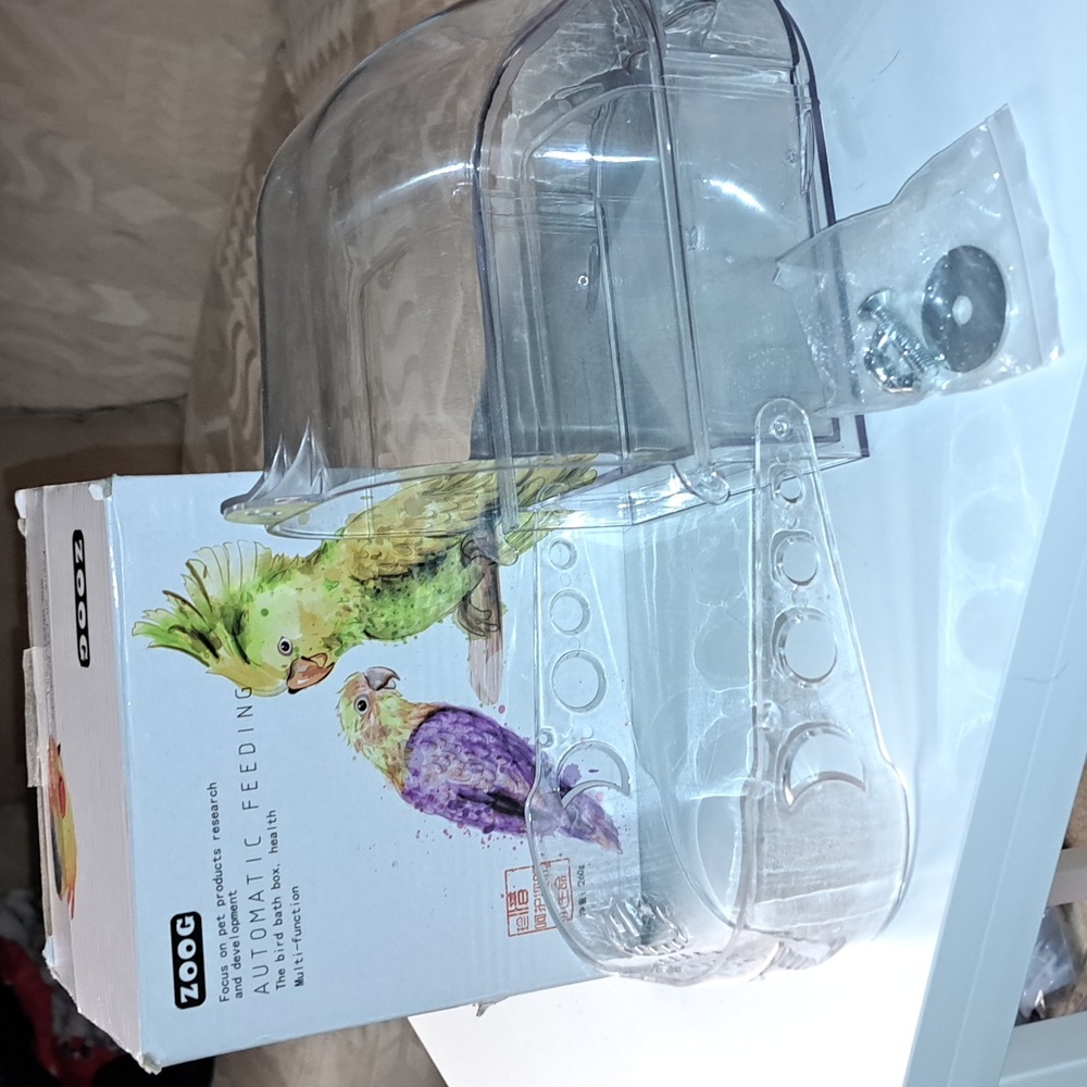 Automatic feeding, the bird bath box